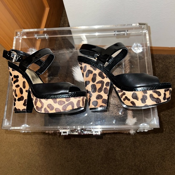 Guess! Smoking hot high heels! Brand new. Size 8. Real Leopard Fur 🐆 - Picture 4 of 8
